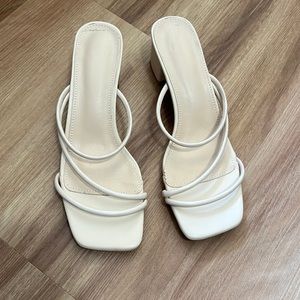 Brand new shoes!! Perfect with any outfit!